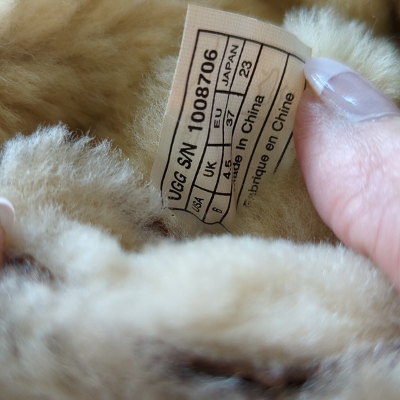 Fantastic, tall, UGGs size6 Tan      Make An Offer - Picture 7 of 7